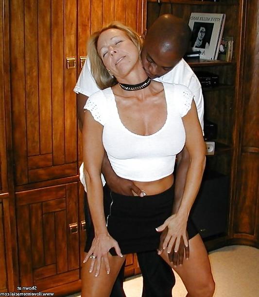 25P Horny White Wifes and GF's take IR Vacations alone 