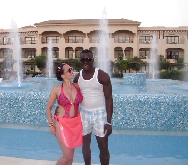 25P Horny White Wifes and GF's take IR Vacations alone 