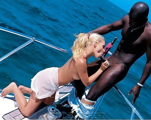25P Horny White Wifes and GF's take IR Vacations alone 