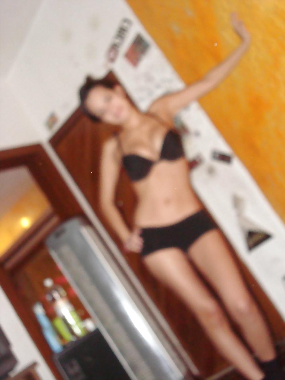 10P Brunette Amateur In Room