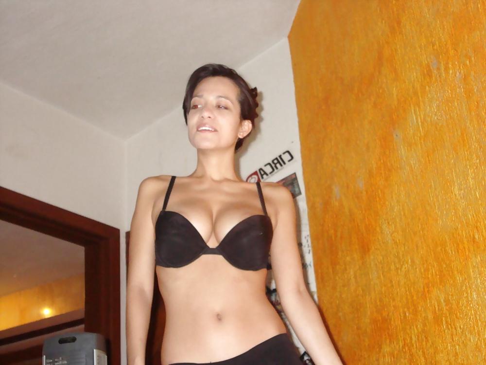 10P Brunette Amateur In Room