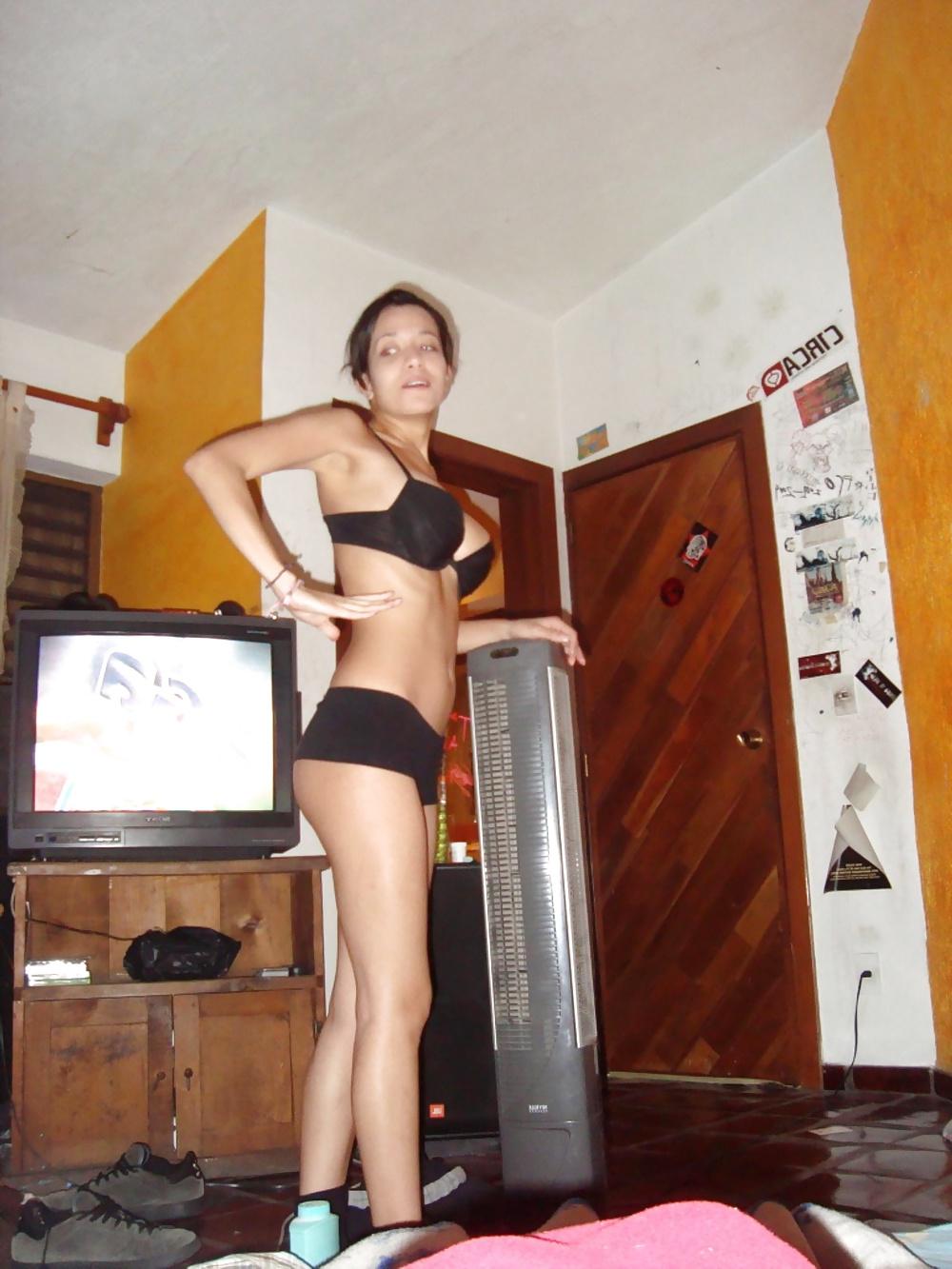 10P Brunette Amateur In Room