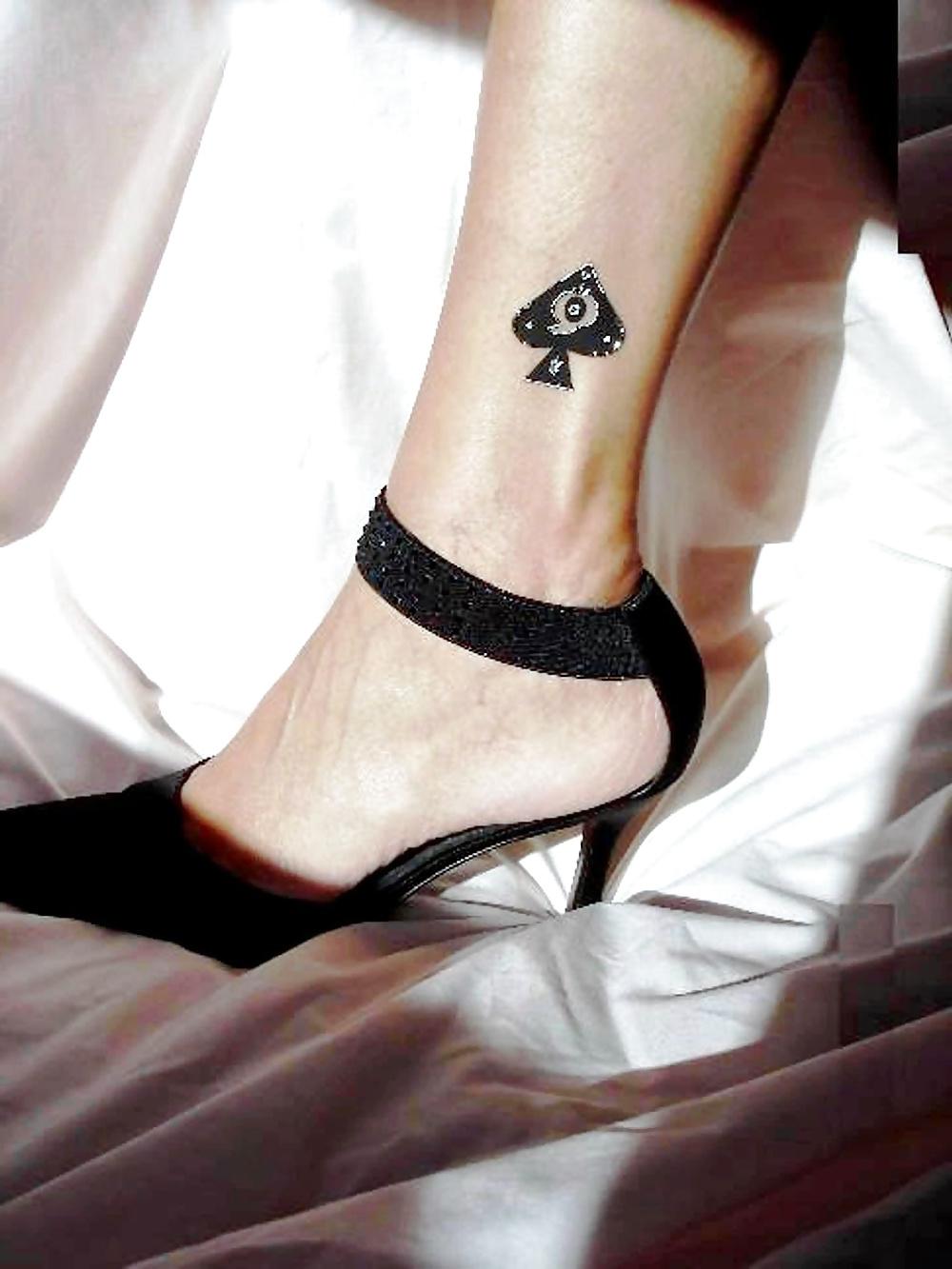 24P PROUD QUEEN OF SPADES