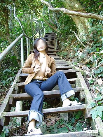 15P Asian Amateur posed in public