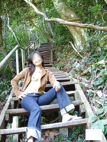 15P Asian Amateur posed in public