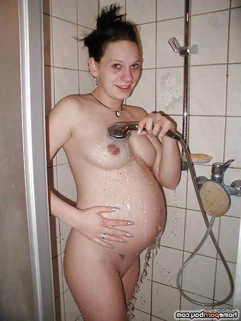 25P Pregnant amateur chicks posing