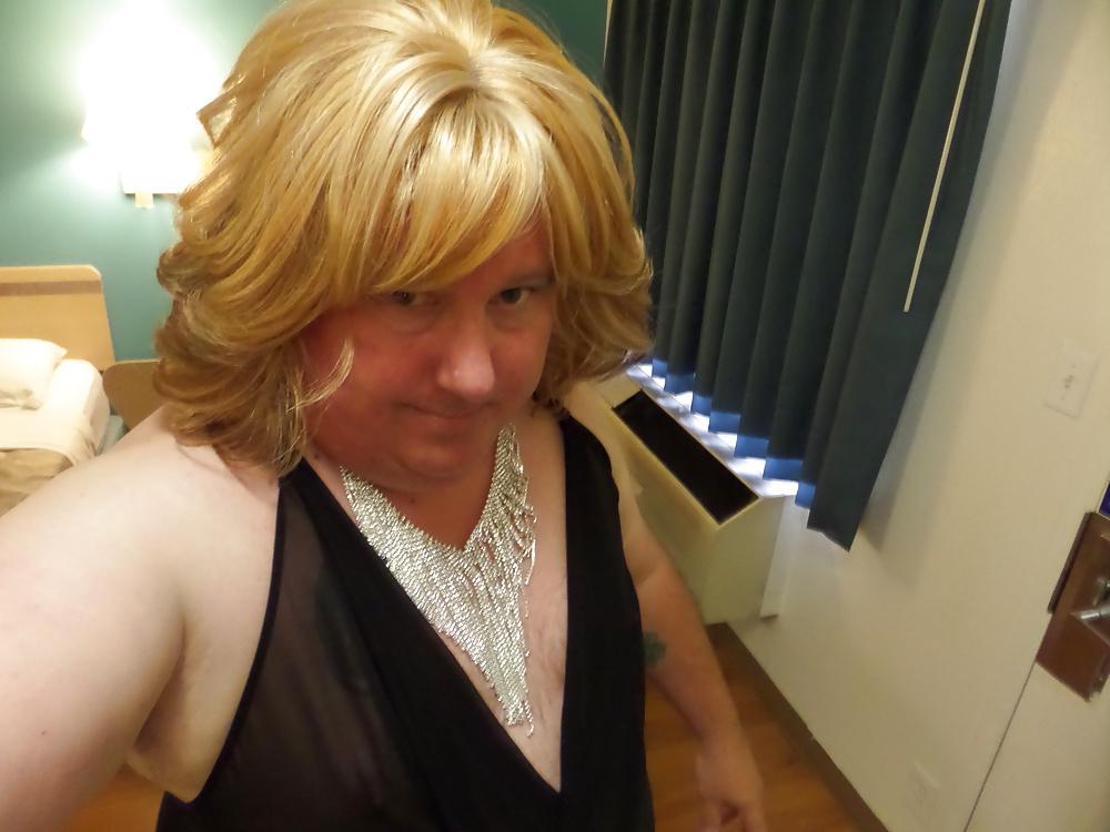 14P Amateur CD in stockings showing her ass!