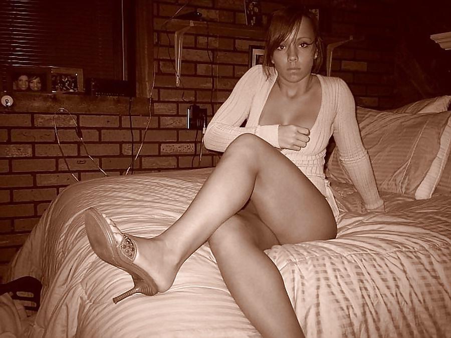 25P Horny amateur gets naked shows pussy in boots