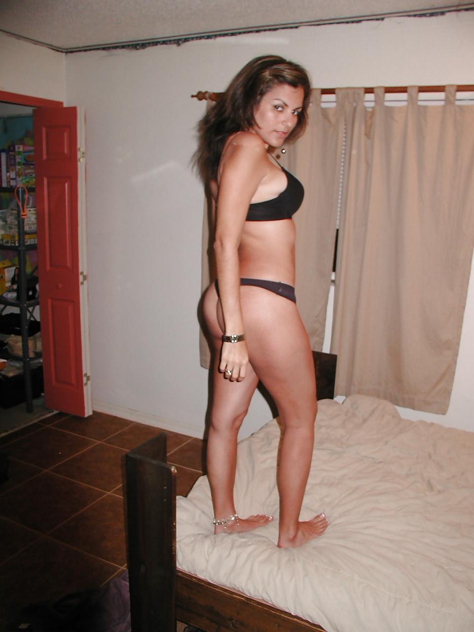 25P Amateur Model in Black Lingerie