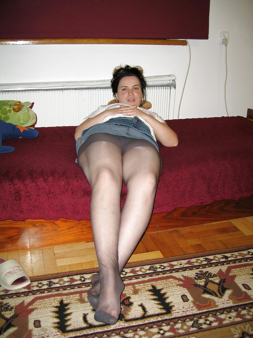 25P Amateur in Nylons