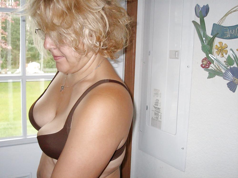 25P Laura the hot-wife 