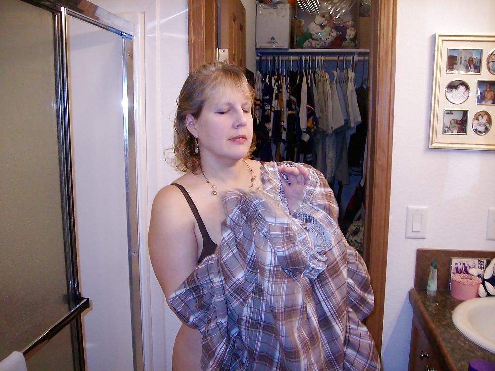 25P Laura the hot-wife 