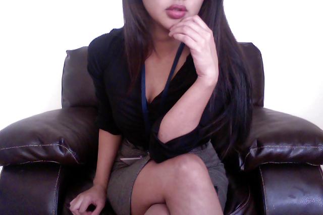 25P Amateur Strip in the Job Interview