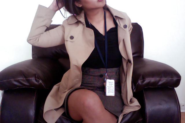 25P Amateur Strip in the Job Interview