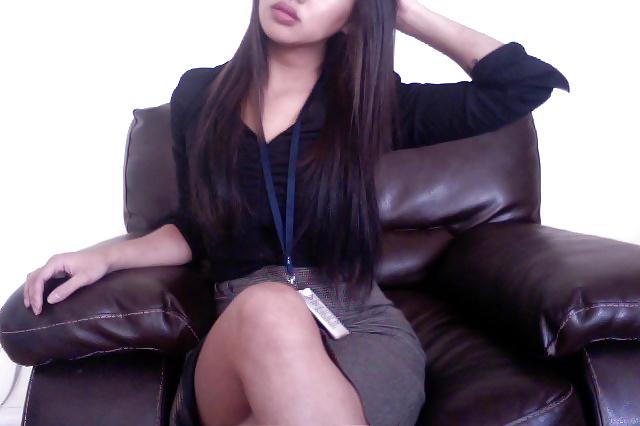 25P Amateur Strip in the Job Interview