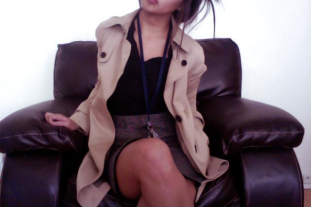25P Amateur Strip in the Job Interview