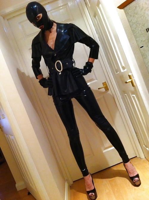 13P German Amateur in Latex & Leather