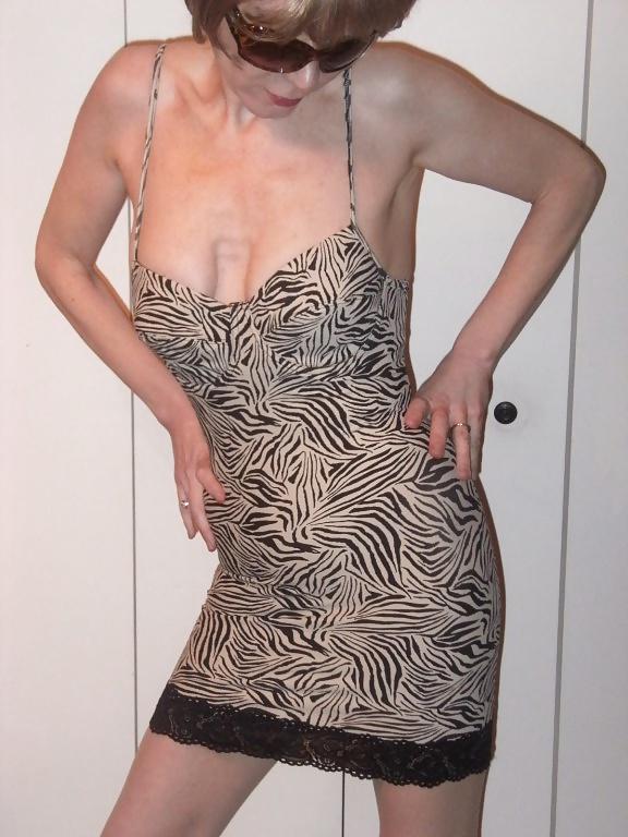 25P Amateur Hardbodied Granny Loves Showing Off In Lingerie