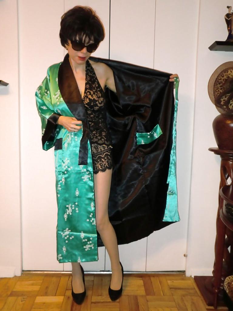 25P Amateur Hardbodied Granny Loves Showing Off In Lingerie