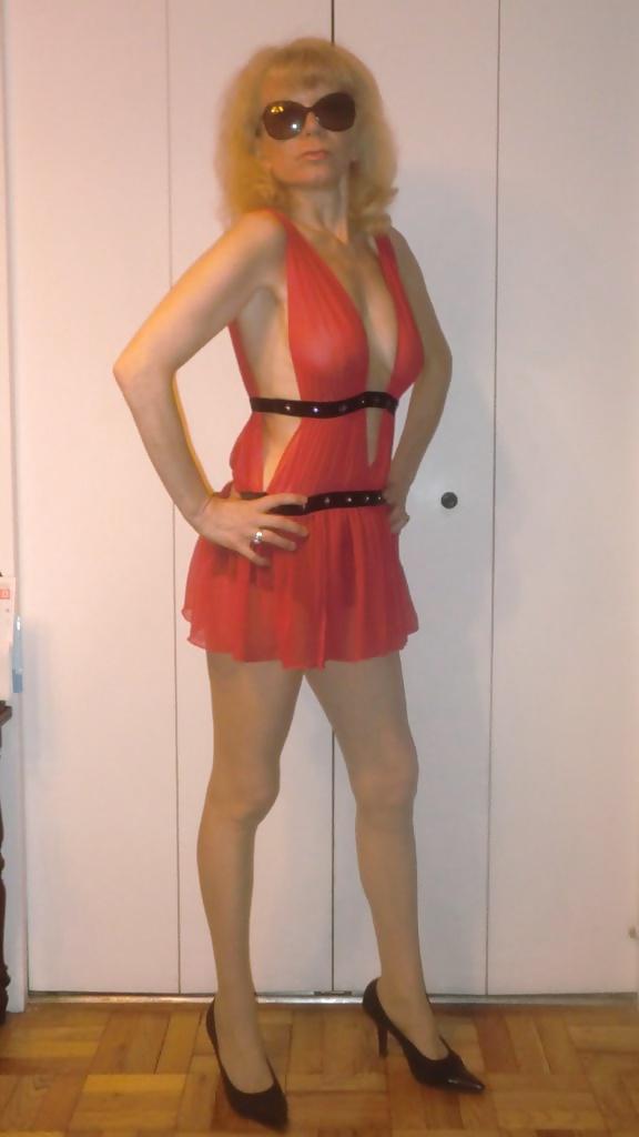 25P Amateur Hardbodied Granny Loves Showing Off In Lingerie
