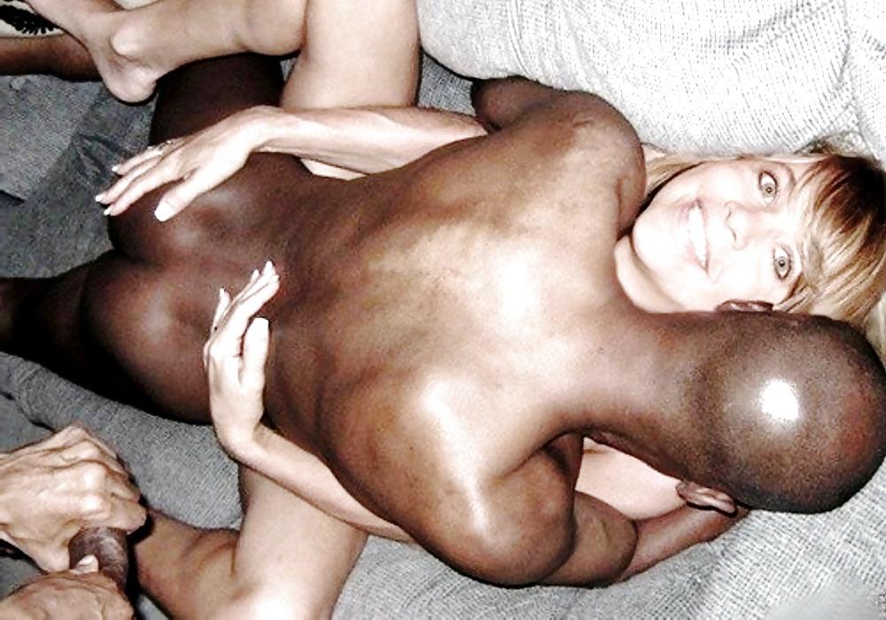 25P White woman satisfies her carnal need with BBC.