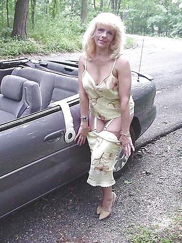 25P Amateur ladies in cars