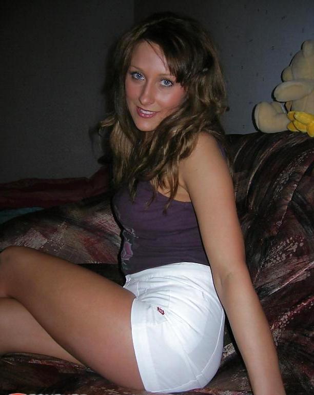 15P Brunette amateur posing