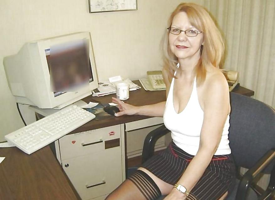 7P Amateur mature in the office.