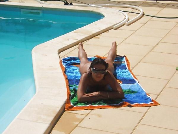 9P Sexy amateur in pool shaved pussy