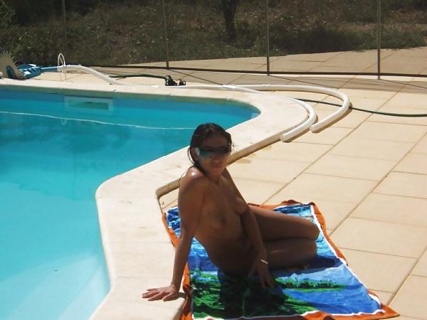 9P Sexy amateur in pool shaved pussy