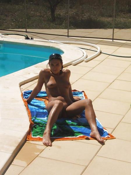 9P Sexy amateur in pool shaved pussy