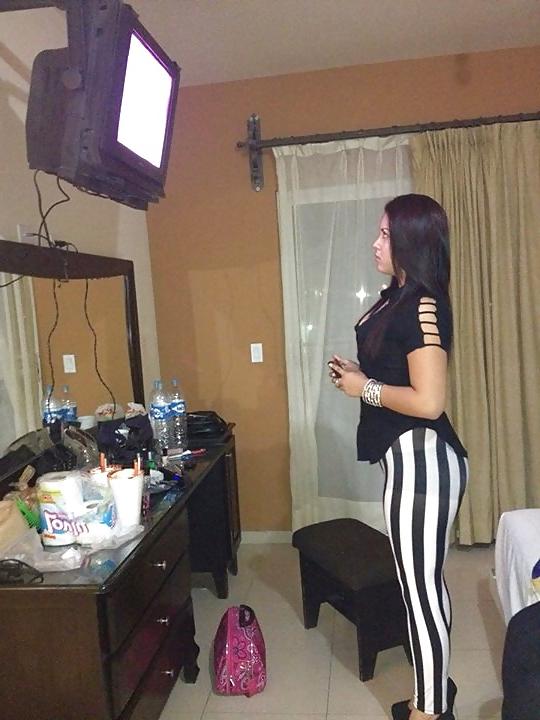 25P Amateur in pantyhose