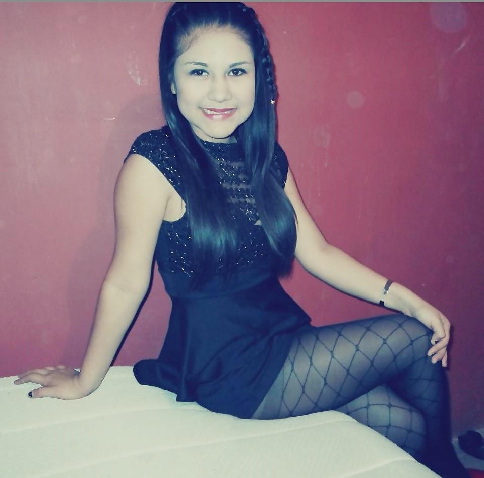 25P Amateur in pantyhose