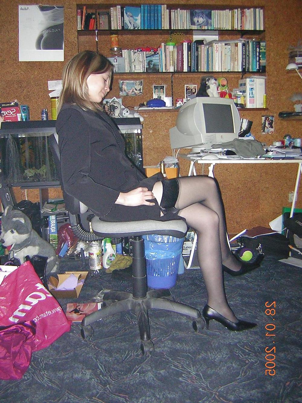 25P AMATEUR POSING IN LINGERIE