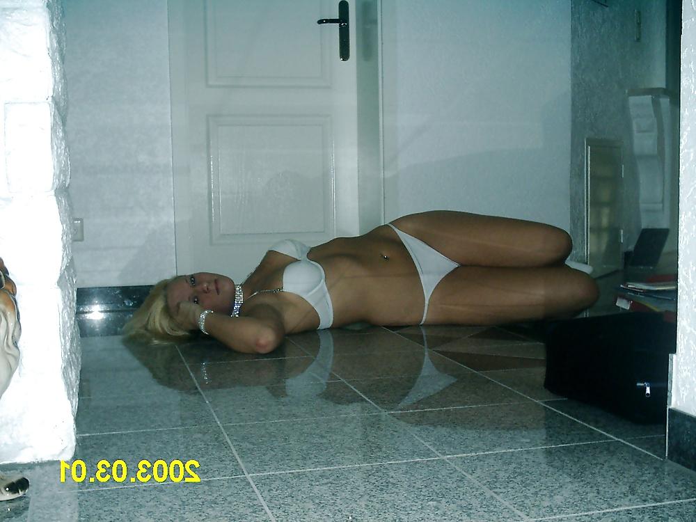 25P Amateur blonde GF posing
