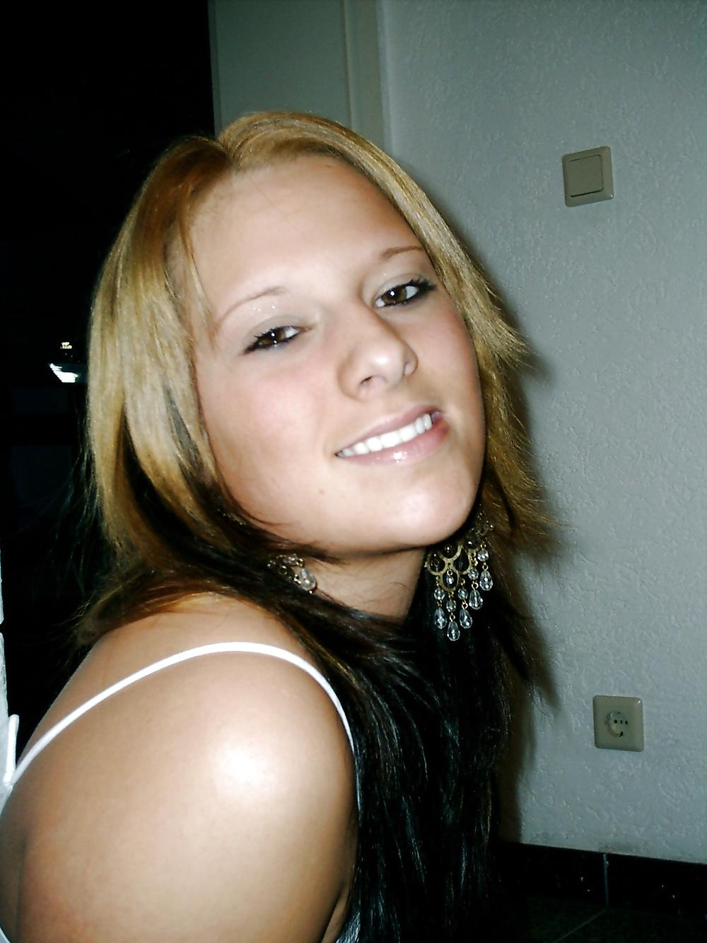 25P Amateur blonde GF posing