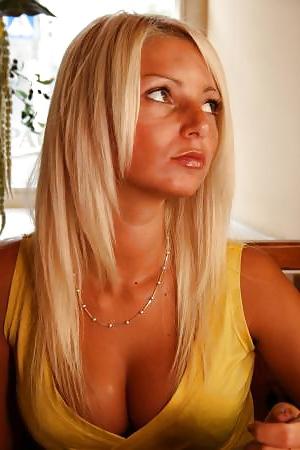 25P Amateur chicks in Bikini p1