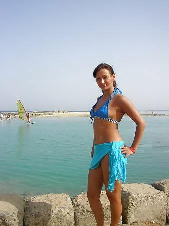 25P Amateur chicks in Bikini p1