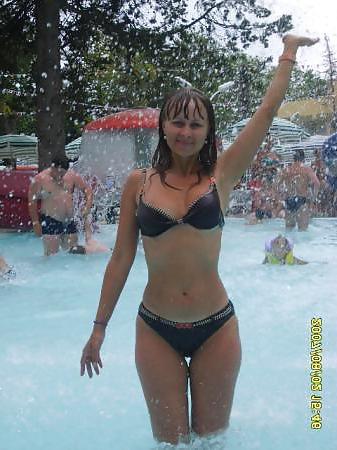 25P Amateur chicks in Bikini p1