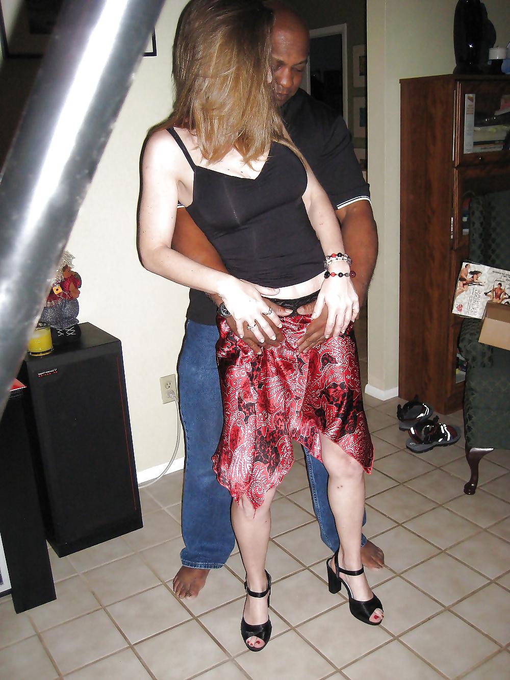 25P Wedding Ring Swingers #220: Wives Go Black