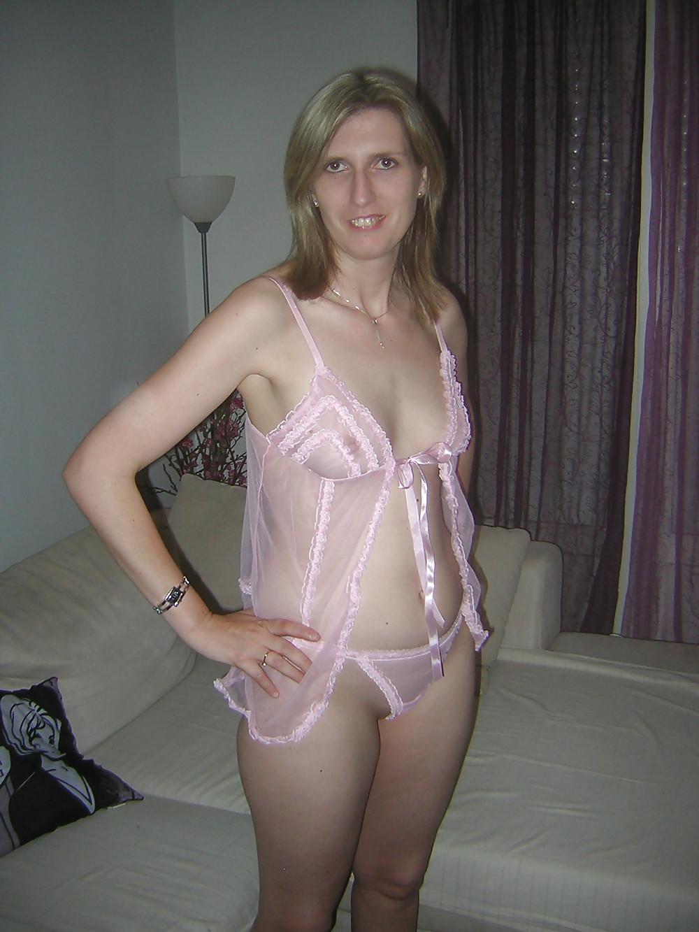 24P Aline french amateur in sexy pose