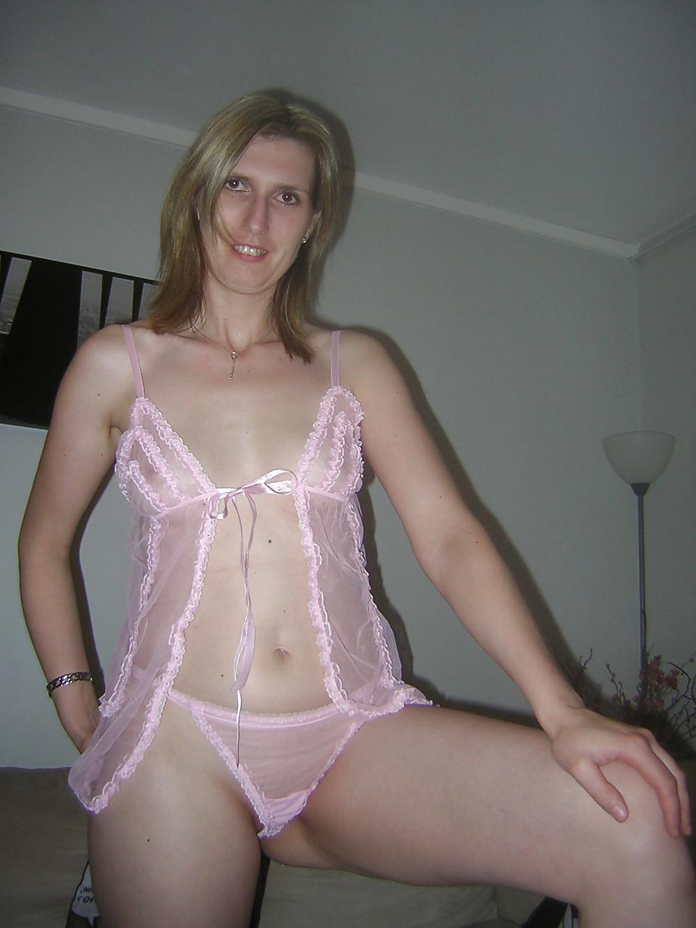 24P Aline french amateur in sexy pose