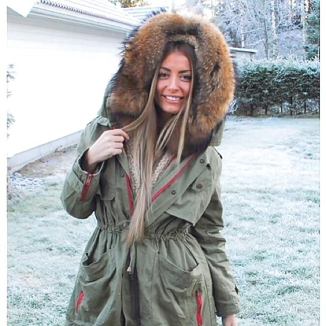 25P Amateur girls in fur