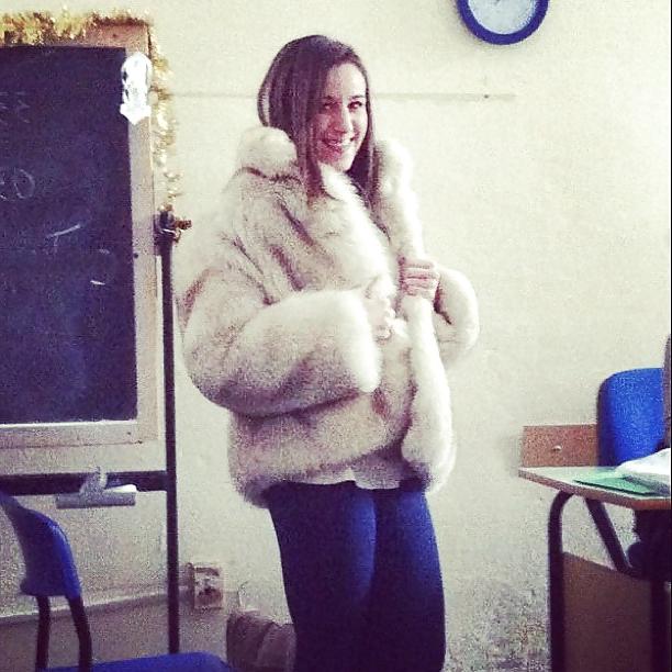 25P Amateur girls in fur