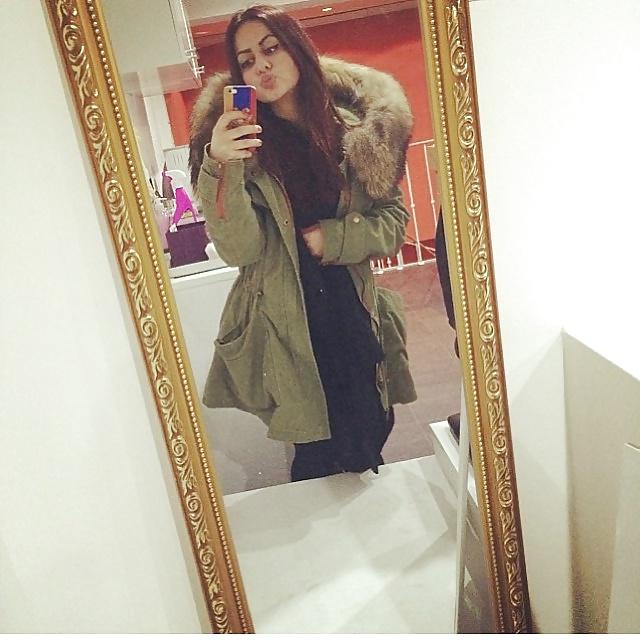 25P Amateur girls in fur