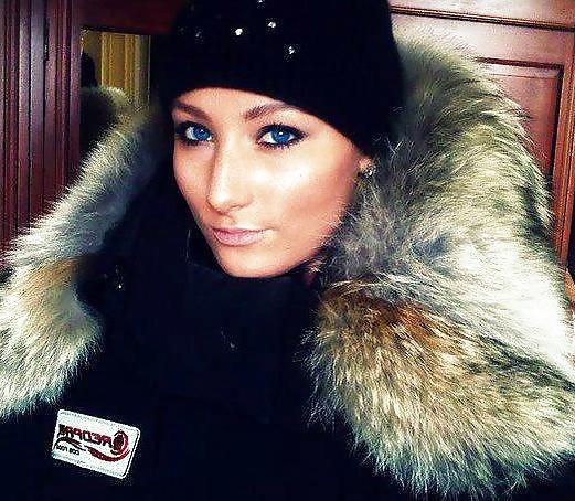 25P Amateur girls in fur
