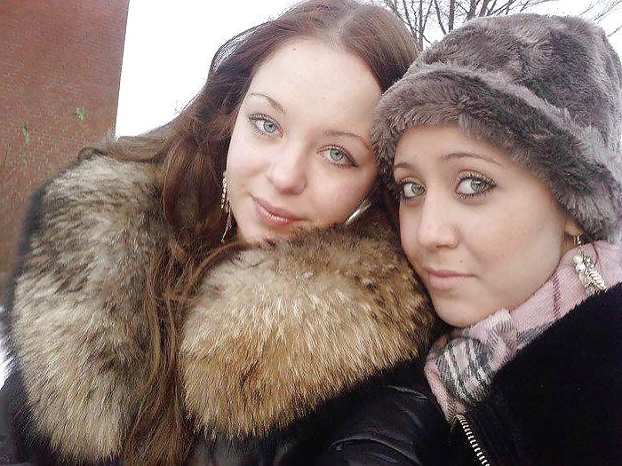 25P Amateur girls in fur