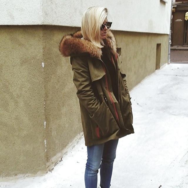 25P Amateur girls in fur