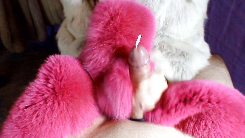 25P Amateur girls in fur