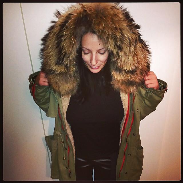 25P Amateur girls in fur